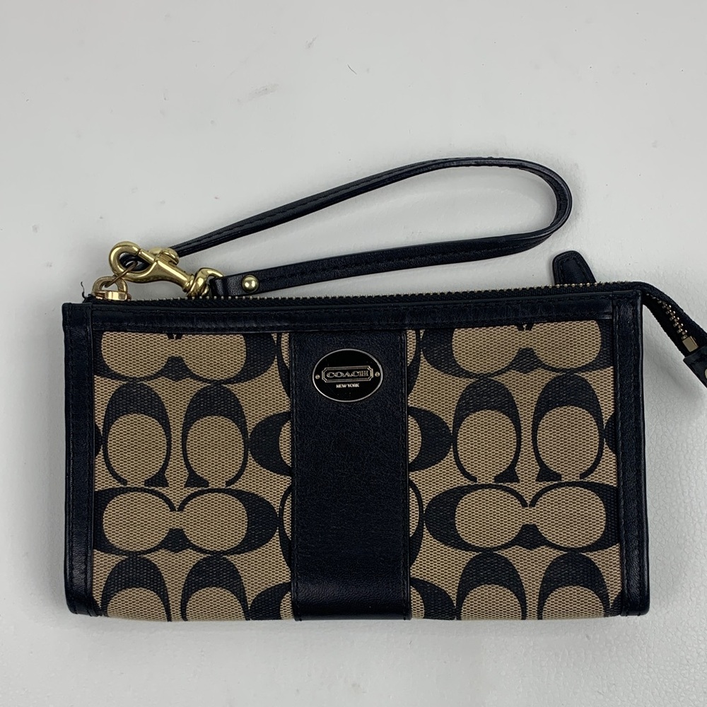 Coach Signature Jacquard Black and Tan Wristlet wallet Gold zipper Pockets EUC